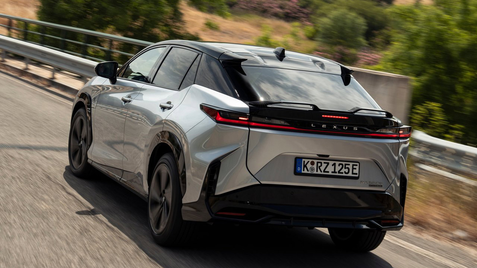 Η γκάμα του ανανεωμένου Lexus RZ έχει αναπροσαρμοστεί διαθέτοντας πλέον 3 εκδόσεις.